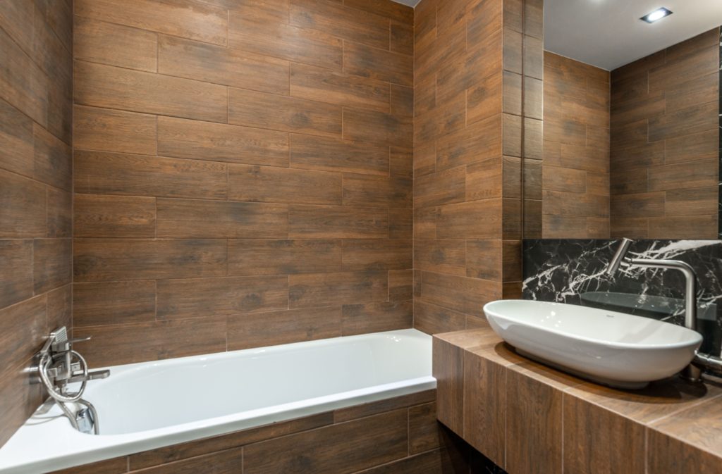 お風呂の壁リフォーム　浴室で使用される壁材　木材